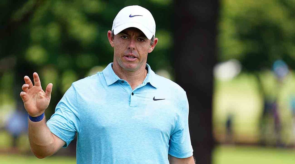 Rory McIlroy waves to the fans during the second round of the 2023 Tour Championship at East Lake Golf Club.